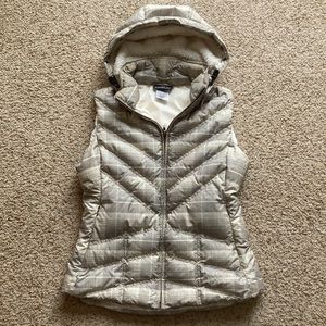 Patagonia Women’s Plaid Check Down With It Insulated Puffer Vest w/ Hood Medium